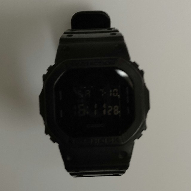 CASIO(カシオ)のカシオ G-SHOCK DW-5600BB ブラック 中古 液晶にダメージ メンズの時計(腕時計(デジタル))の商品写真