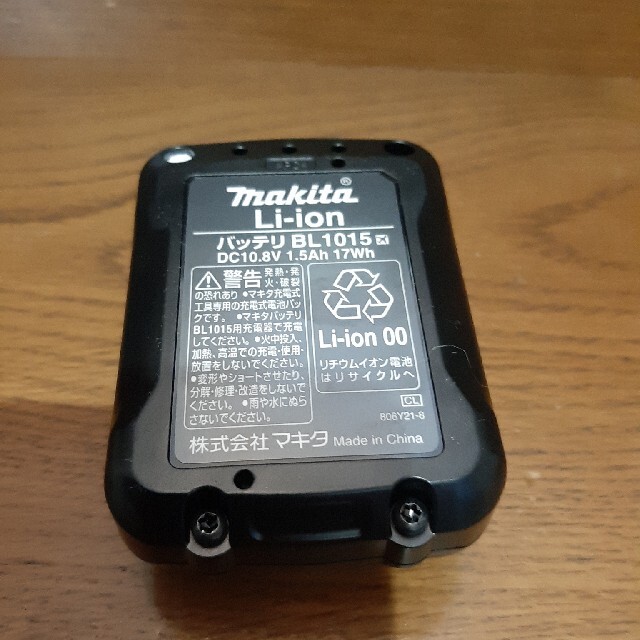 Makita(マキタ)のマキタ10.8V バッテリー純正　未使用 スマホ/家電/カメラのスマートフォン/携帯電話(バッテリー/充電器)の商品写真