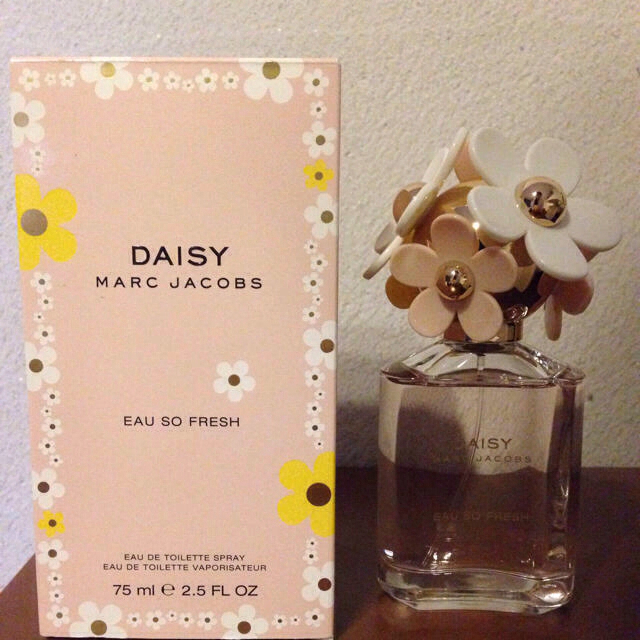 MARC JACOBS(マークジェイコブス)の香水 DAISY マークジェイコブス コスメ/美容の香水(香水(女性用))の商品写真