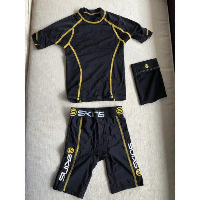 SKINS(スキンズ)のスポーツインナー  スキンズ　子供用 キッズ/ベビー/マタニティのキッズ服男の子用(90cm~)(Tシャツ/カットソー)の商品写真