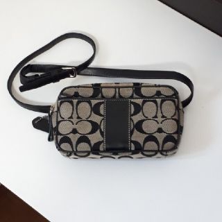 コーチ(COACH)のCOACH　ウエストポーチ　斜めがけポーチ　ショルダーバッグ　(ボディバッグ/ウエストポーチ)