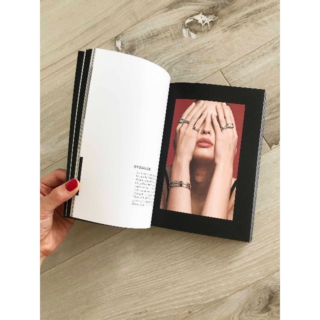【非売品】CHANEL ジュエリーカタログ2021 エンタメ/ホビーの本(ファッション/美容)の商品写真