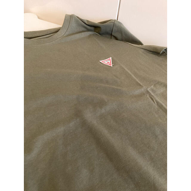 GUESS(ゲス)の新品未使用！GUESS ゲスオーガニックコットンTシャツ　カーキXS メンズのトップス(Tシャツ/カットソー(半袖/袖なし))の商品写真