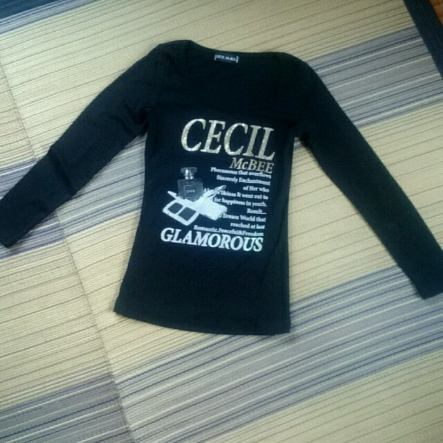 CECIL McBEE(セシルマクビー)のセシルマクビー 長袖 Tシャツ レディースのトップス(Tシャツ(長袖/七分))の商品写真