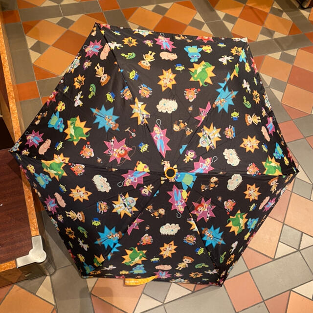 トイ・ストーリー(トイストーリー)の香港ディズニーランド トイストーリー 折り畳み傘 黒 バズ ウッディ ジェシー レディースのファッション小物(傘)の商品写真