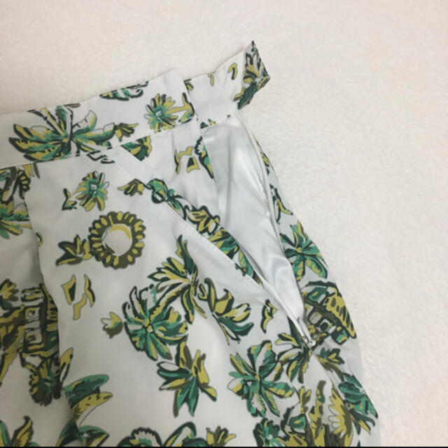 GYDA(ジェイダ)のGYDA 新品 夏柄 花柄 フレアスカート ロングスカート レディースのスカート(ロングスカート)の商品写真