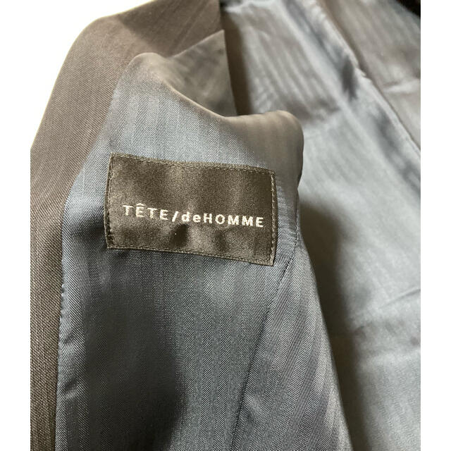 TETE HOMME(テットオム)の新品未使用　シルク　テットオム　シャドーストライプ　黒　ベスト メンズのトップス(ベスト)の商品写真
