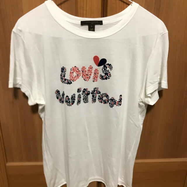 LOUIS VUITTON(ルイヴィトン)のLOUIS VUITTON ハート　ロゴ　Tシャツ レディースのトップス(Tシャツ(半袖/袖なし))の商品写真