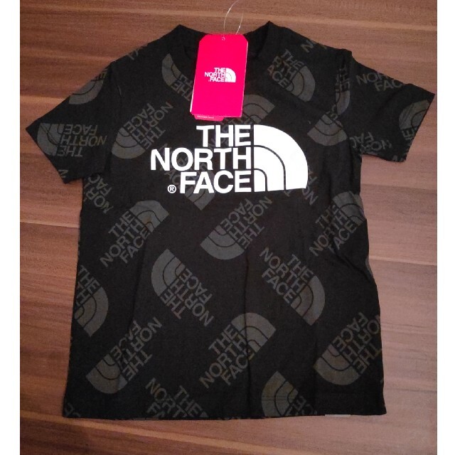 THE NORTH FACE(ザノースフェイス)のノースフェイス 海外限定 総柄Tシャツ 120cm相当 キッズ/ベビー/マタニティのキッズ服男の子用(90cm~)(Tシャツ/カットソー)の商品写真