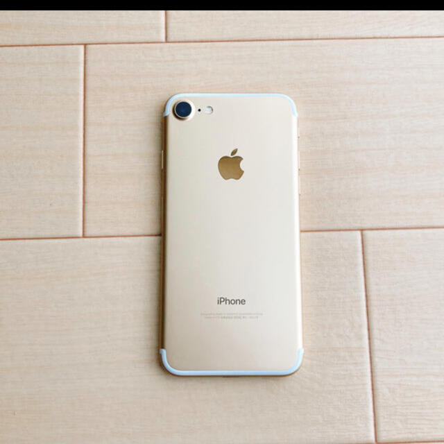 Apple(アップル)のiPhone 7 Gold 128 GB SIMフリー スマホ/家電/カメラのスマートフォン/携帯電話(携帯電話本体)の商品写真
