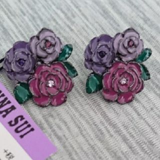 アナスイ(ANNA SUI)のANNA SUI バラモチーフピアス(ピアス)