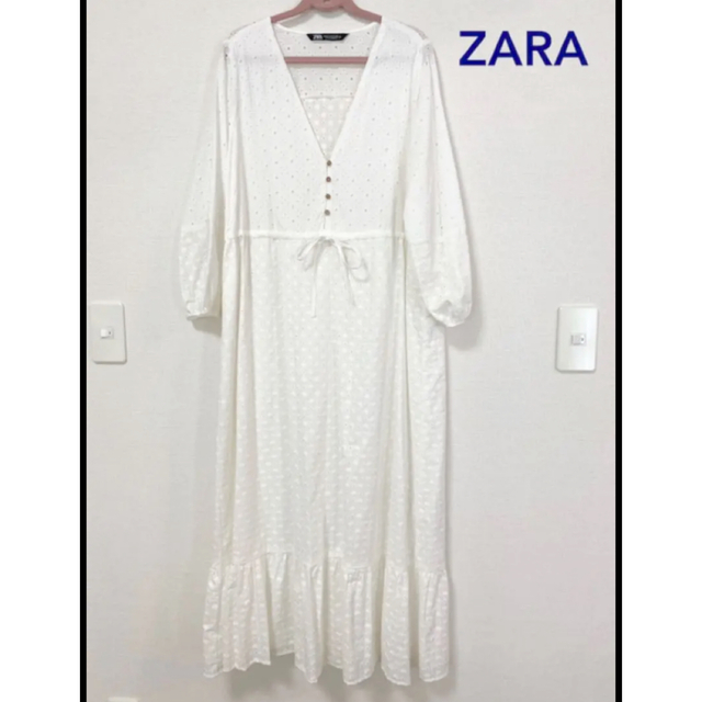 ZARA(ザラ)の【しずちゃん様　専用】　ZARA ワンピース 白 レディースのワンピース(ロングワンピース/マキシワンピース)の商品写真
