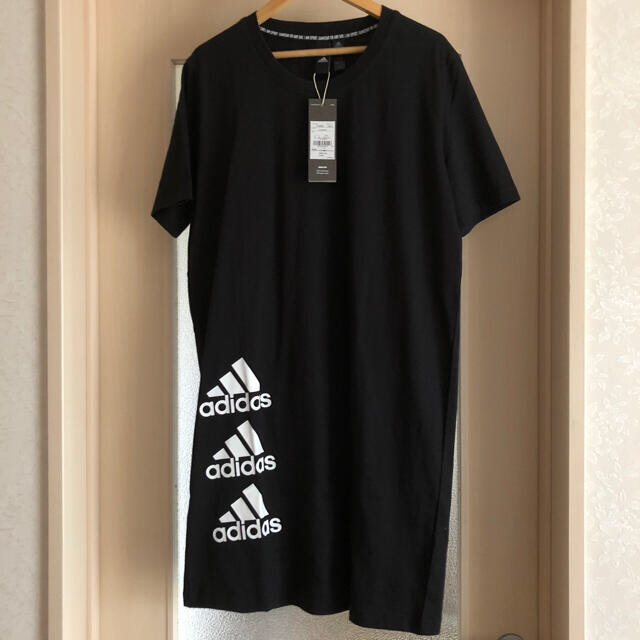 adidas(アディダス)の新品タグ付き　おしゃれ　アディダス　ワンピース レディースのワンピース(ひざ丈ワンピース)の商品写真