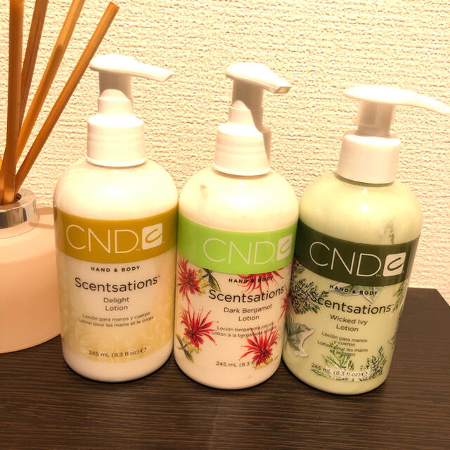 CND(シーエヌディー)の★スパーキー様専用★CND ハンド&ボディローション コスメ/美容のボディケア(ハンドクリーム)の商品写真