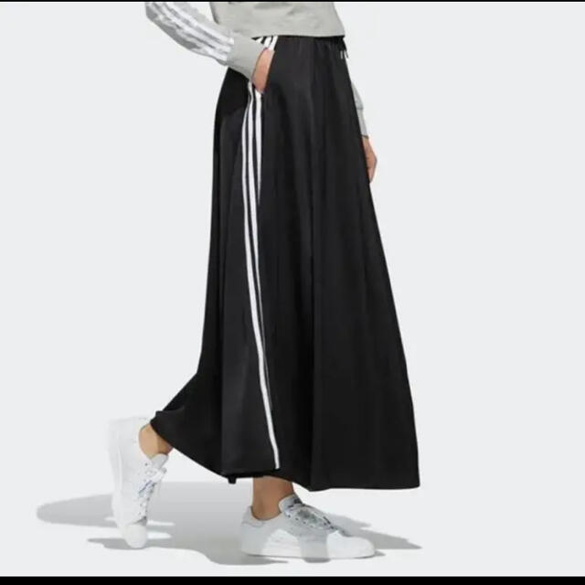 adidas(アディダス)の《新品未使用》アディダス　サテン　ロングスカート　ブラック レディースのスカート(ロングスカート)の商品写真