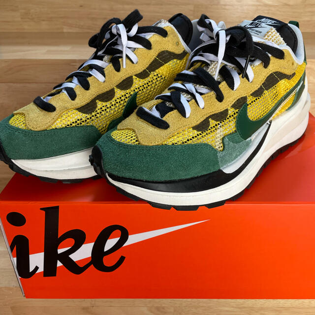 NIKE(ナイキ)のNIKE sacai Vapor waffle Yellow & Green メンズの靴/シューズ(スニーカー)の商品写真