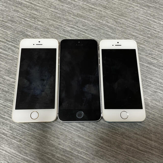 Apple(アップル)のiPhone5s au 3台セット スマホ/家電/カメラのスマートフォン/携帯電話(スマートフォン本体)の商品写真