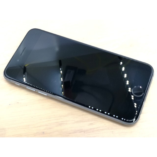 iPhone(アイフォーン)のiphone6 softbank 本体のみ　使用感はあるが液晶面はキレイな中古 スマホ/家電/カメラのスマートフォン/携帯電話(スマートフォン本体)の商品写真