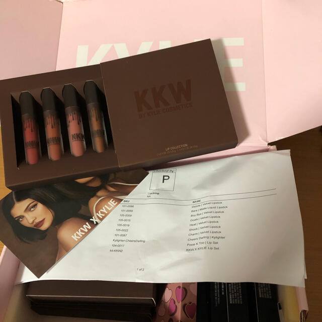 Kylie Cosmetics(カイリーコスメティックス)のすみっこ様専用KYLIE COSMETICS KKW X LIP コスメ/美容のベースメイク/化粧品(リップグロス)の商品写真