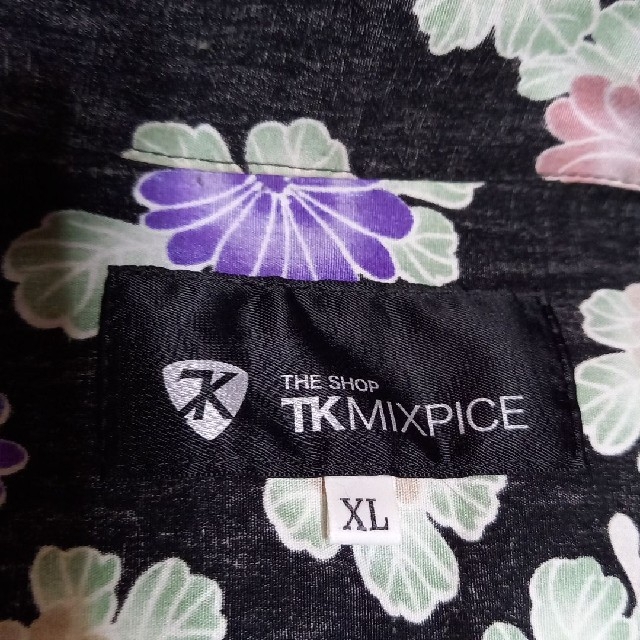 THE SHOP TK(ザショップティーケー)のお値引THE SHOP TK MIXPICE綿アロハシャツ黒花和柄XL新品未使用 メンズのトップス(シャツ)の商品写真