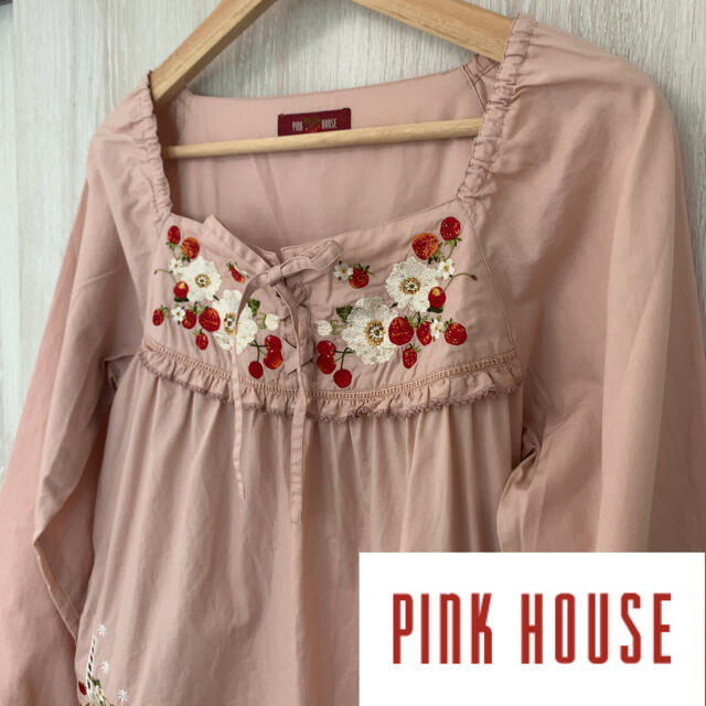 PINK HOUSE(ピンクハウス)のピンクハウス  pink house  イチゴ　ベリー　刺繍　ブラウス レディースのトップス(シャツ/ブラウス(長袖/七分))の商品写真