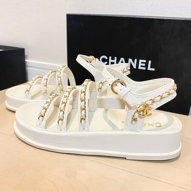 CHANEL(シャネル)のCHANELチェーンサンダル　CCチャーム付き レディースの靴/シューズ(サンダル)の商品写真