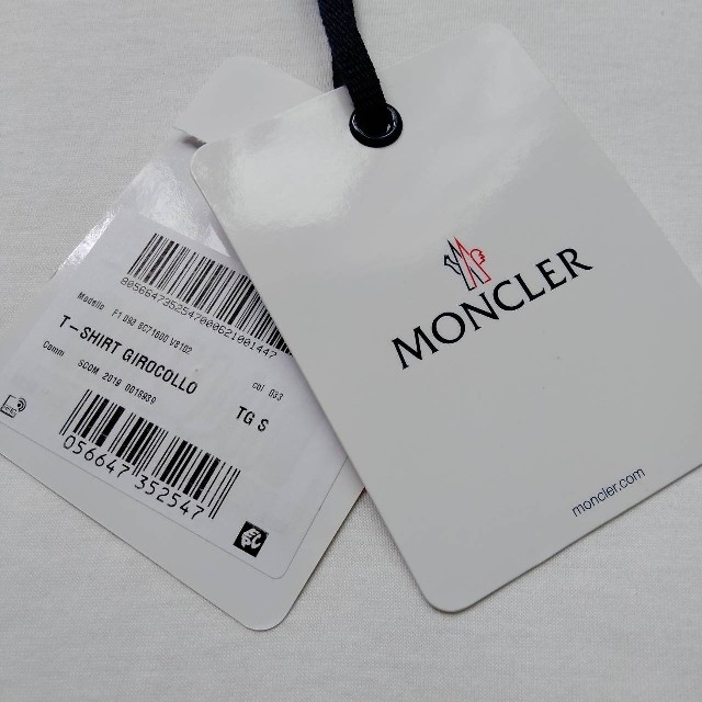 MONCLER(モンクレール)の【新品・タグ付き】MONCLER　モンクレール　白Ｔシャツ　半袖 レディースのトップス(Tシャツ(半袖/袖なし))の商品写真