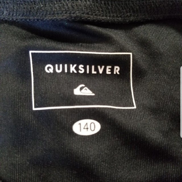 QUIKSILVER(クイックシルバー)のQUIKSILVER クイックシルバー ラッシュガード 140 キッズ/ベビー/マタニティのキッズ服男の子用(90cm~)(水着)の商品写真