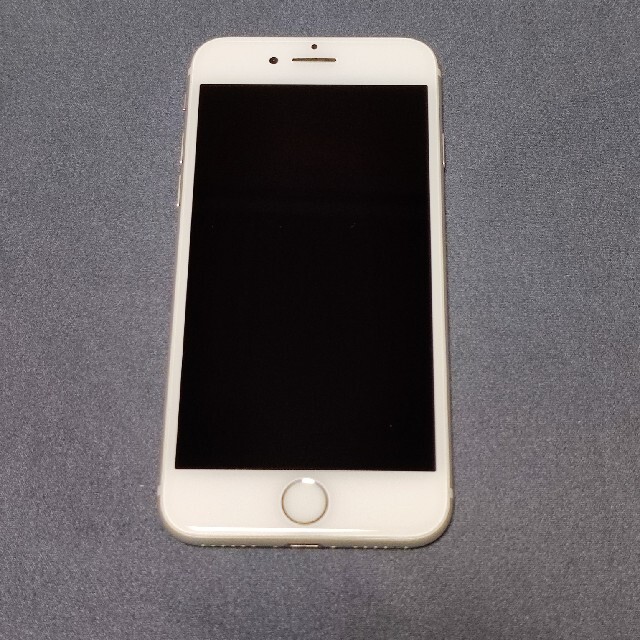 iPhone(アイフォーン)のdocomo iPhone 7 32GB Silver (SIMロック解除済み) スマホ/家電/カメラのスマートフォン/携帯電話(スマートフォン本体)の商品写真