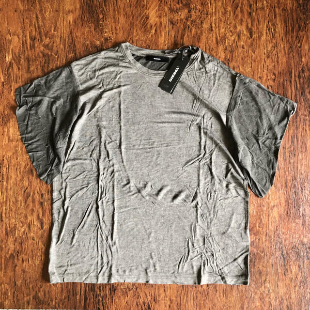 DIESEL(ディーゼル)の【新品】DIESEL  Tシャツ レディースのトップス(Tシャツ(半袖/袖なし))の商品写真