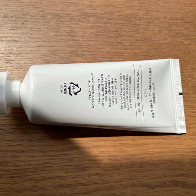 【新品未使用】VT x BTS ハンドクリーム musk(テテ) コスメ/美容のボディケア(ハンドクリーム)の商品写真