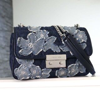 マイケルコース(Michael Kors)の専用出品です。☆マイケルコース フラワー アップリケ デニム チェーン (ショルダーバッグ)