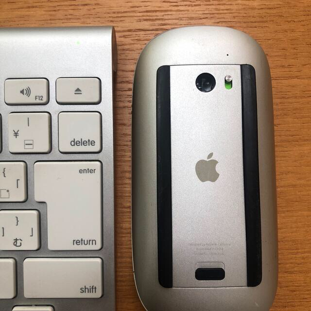 Apple(アップル)のアップル 純正ワイヤレスキーボード& Magic Mouse スマホ/家電/カメラのPC/タブレット(PC周辺機器)の商品写真