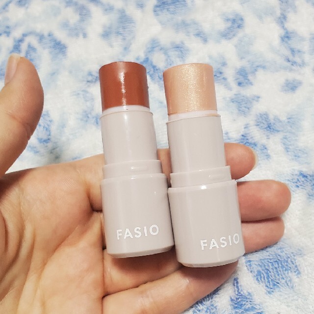 Fasio(ファシオ)のファシオ　マルチフェイススティック　08&09 コスメ/美容のベースメイク/化粧品(チーク)の商品写真