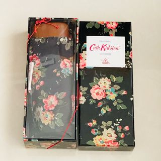 キャスキッドソン(Cath Kidston)の★新品★Cath Kidston キャスキッドソン★黒系 花柄 折りたたみ傘(傘)