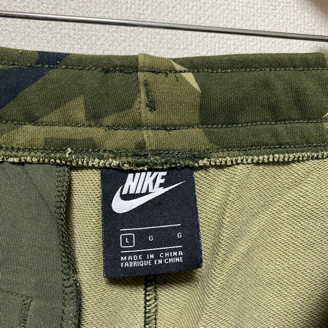 NIKE(ナイキ)のNIKE スウェットパンツ　迷彩　Lサイズ メンズのトップス(スウェット)の商品写真