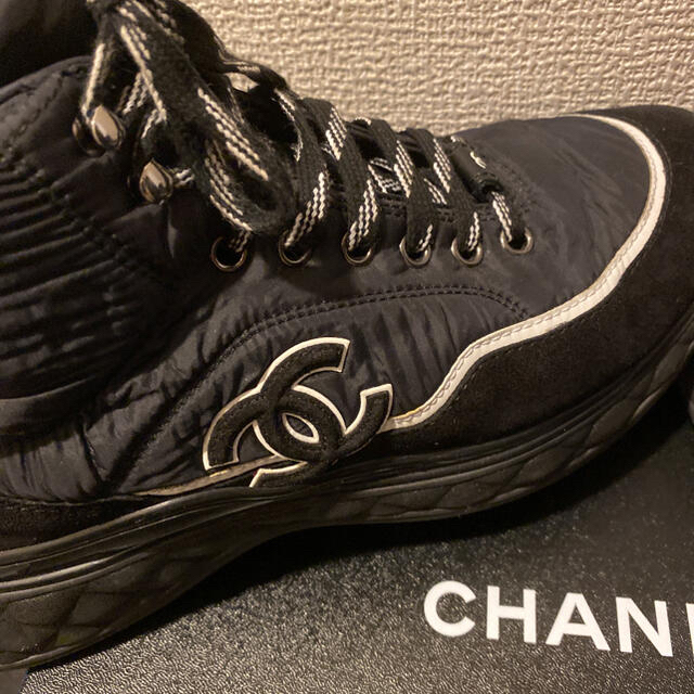 CHANEL(シャネル)のCHANEL☆ハイトップスニーカー☆希少☆BLK レディースの靴/シューズ(スニーカー)の商品写真