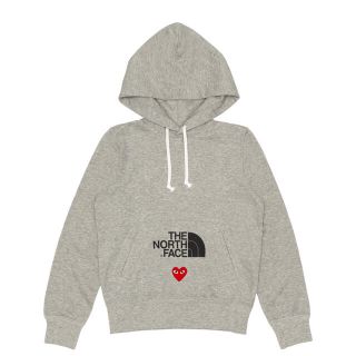 コムデギャルソン(COMME des GARCONS)の美品　playコムデギャルソン×THE NORTH FACEパーカー(パーカー)