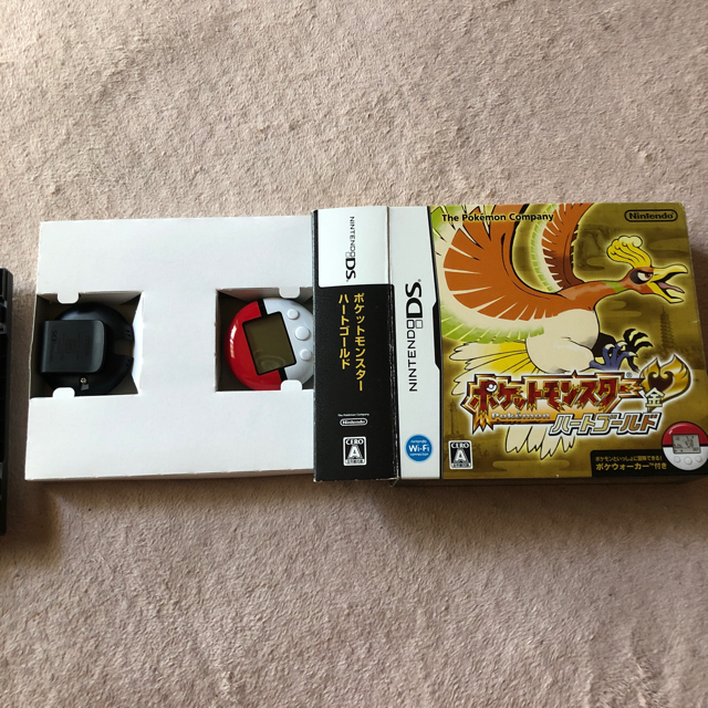ニンテンドーDS(ニンテンドーDS)のポケットモンスター ハートゴールド ポケウォーカー付き エンタメ/ホビーのゲームソフト/ゲーム機本体(携帯用ゲームソフト)の商品写真