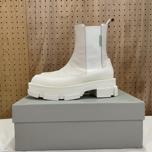 Balenciaga(バレンシアガ)の【日本未入荷】BOTH - GAO CHELSEA - White size41 メンズの靴/シューズ(ブーツ)の商品写真