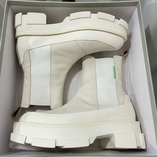 バレンシアガ(Balenciaga)の【日本未入荷】BOTH - GAO CHELSEA - White size41(ブーツ)