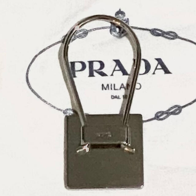 PRADA(プラダ)の★PRADA プラダ★ブラック スクエア キーリング レディースのファッション小物(キーホルダー)の商品写真