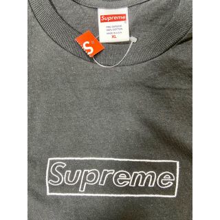 シュプリーム(Supreme)のXL Supreme KAWS Chalk Logo Tee Black (Tシャツ/カットソー(半袖/袖なし))