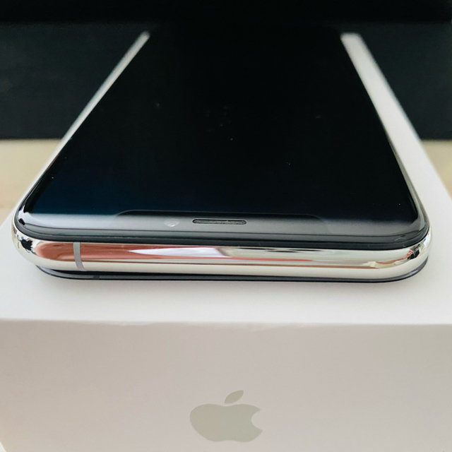 iPhone(アイフォーン)のVeveno様専用　iPhone  XS Silver 256GB SIMフリ スマホ/家電/カメラのスマートフォン/携帯電話(スマートフォン本体)の商品写真