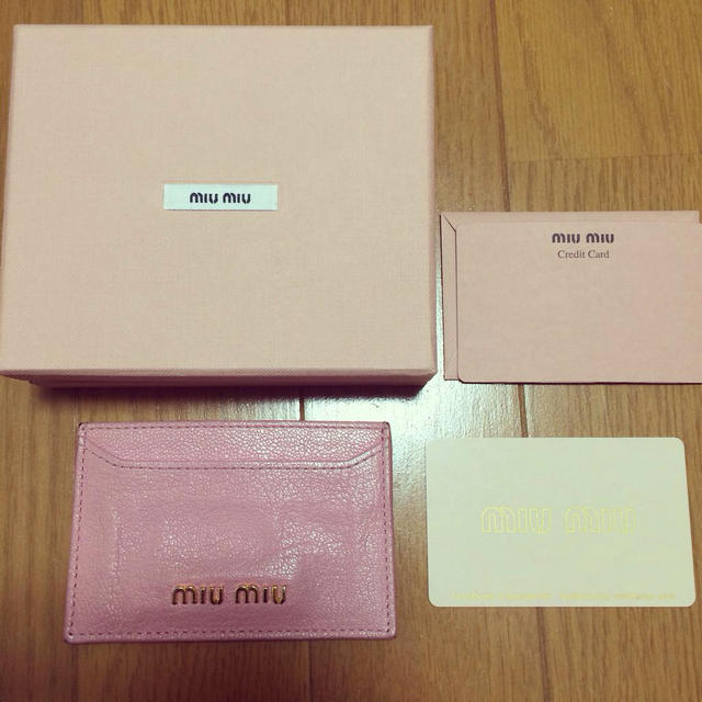 MIU MIU - 保証カード付き♡miu miuパスケースの通販 by choko's MIU MIU - 保証カード付き♡miu miuパスケースの通販 by choko's