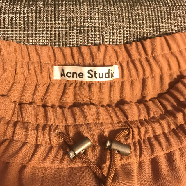 ACNE(アクネ)のお値下げACNE Studios パンツ新品未使用 レディースのパンツ(カジュアルパンツ)の商品写真