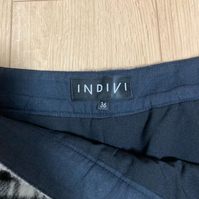 INDIVI(インディヴィ)のインディヴィ　チェック　ショートパンツ　毛　秋冬 レディースのパンツ(ショートパンツ)の商品写真