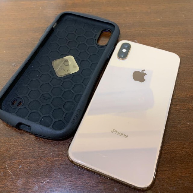 iPhone(アイフォーン)のiPhone Xs Gold 64 GB SIMフリー スマホ/家電/カメラのスマートフォン/携帯電話(スマートフォン本体)の商品写真