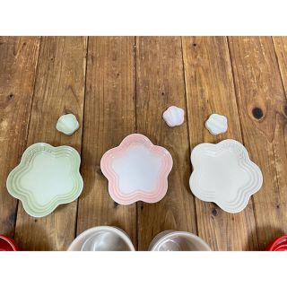 ルクルーゼ(LE CREUSET)のル・クルーゼ　タンブラー　マグ　コップ　小皿　ハート　ペア　新品　皿(食器)