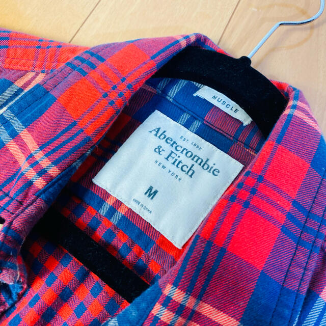 Abercrombie&Fitch(アバクロンビーアンドフィッチ)の美品　アバクロンビー&フィッチ　アバクロ　チェック　ネルシャツ　長袖　赤　M メンズのトップス(シャツ)の商品写真